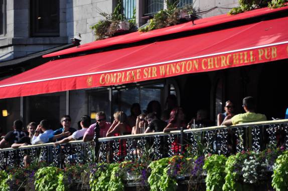 Restaurantes cheios em Montreal, no Canadá